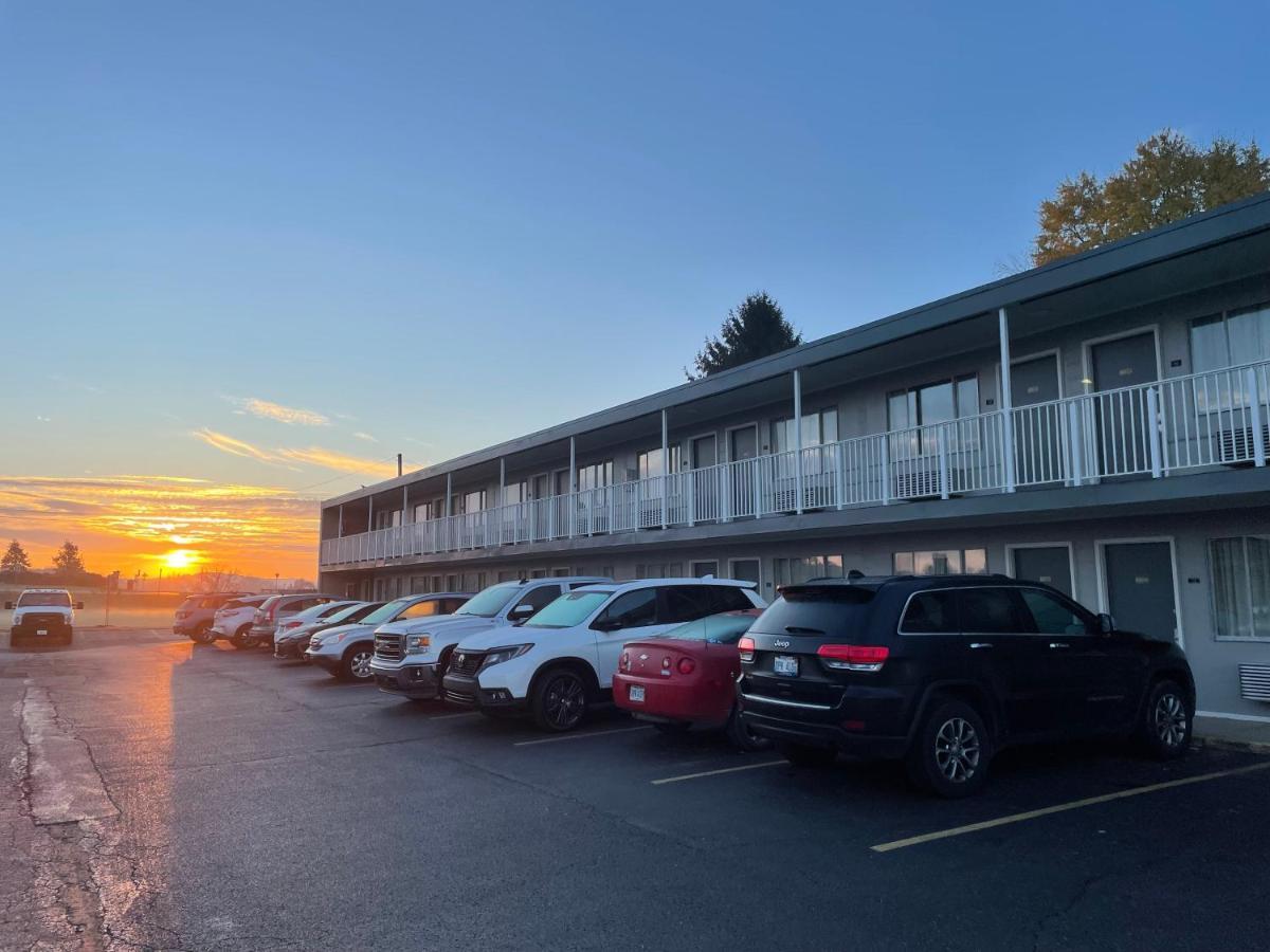 Lake Logan Inn Exterior photo