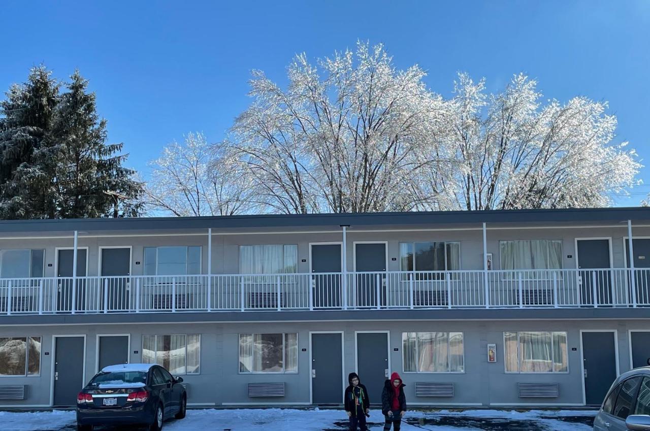 Lake Logan Inn Exterior photo